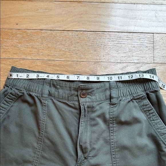 GAP Olive Green Casual Shorts - Picture 4 of 8